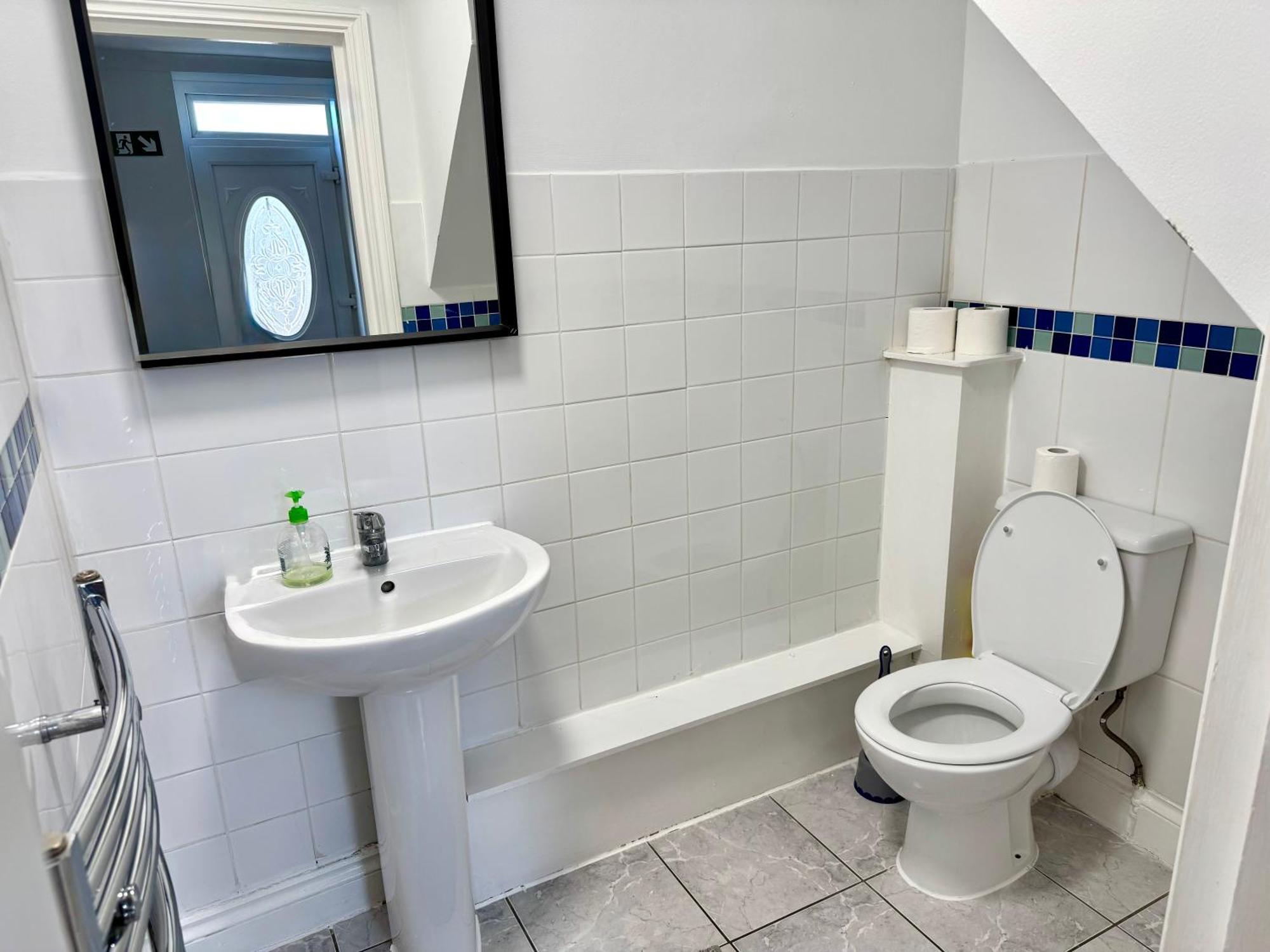 לונדון 3 Bedrooms Spacious House, Separate Reception, 2 Full Bathrooms, Parking, Garden מראה חיצוני תמונה