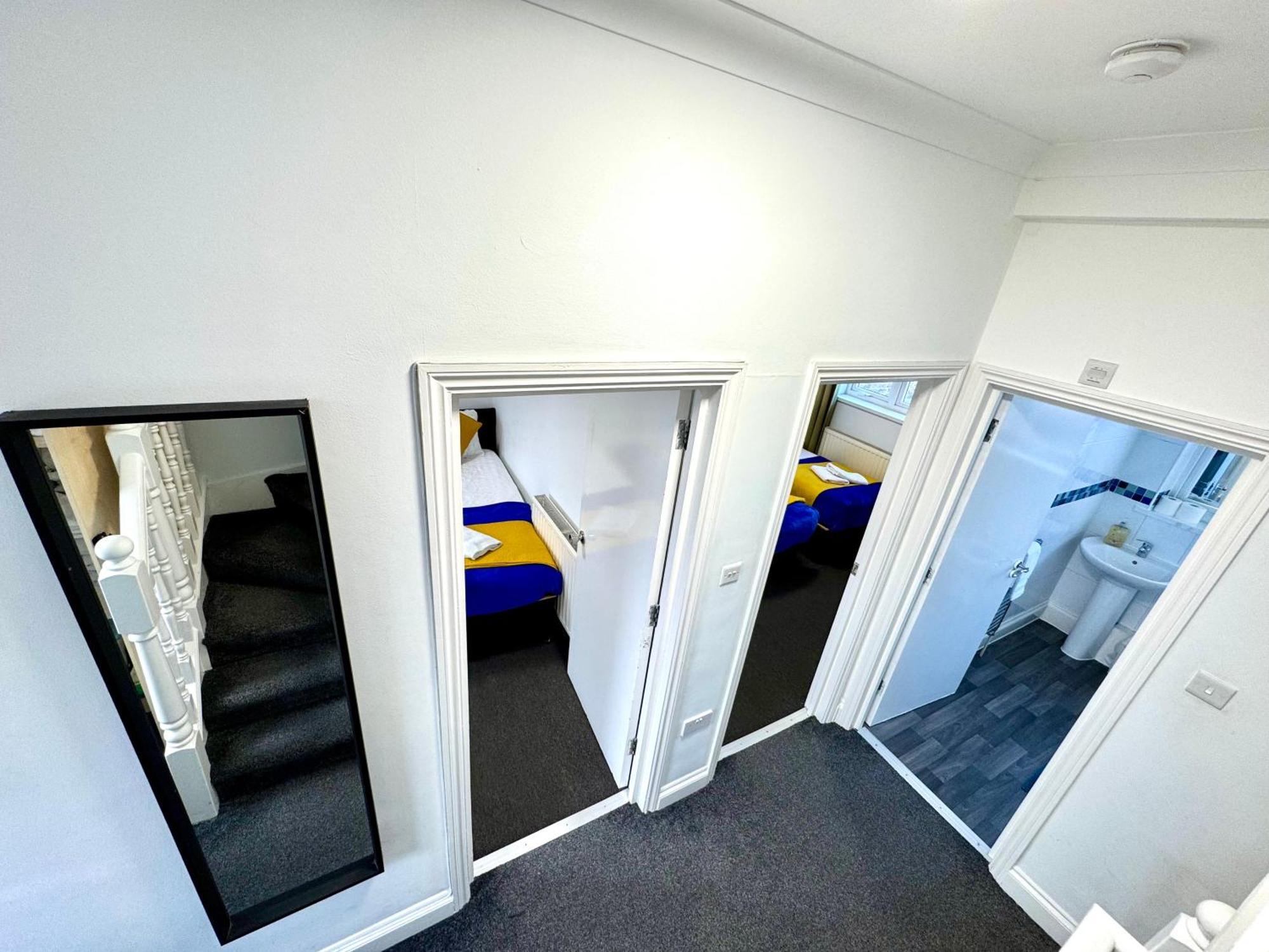 לונדון 3 Bedrooms Spacious House, Separate Reception, 2 Full Bathrooms, Parking, Garden מראה חיצוני תמונה