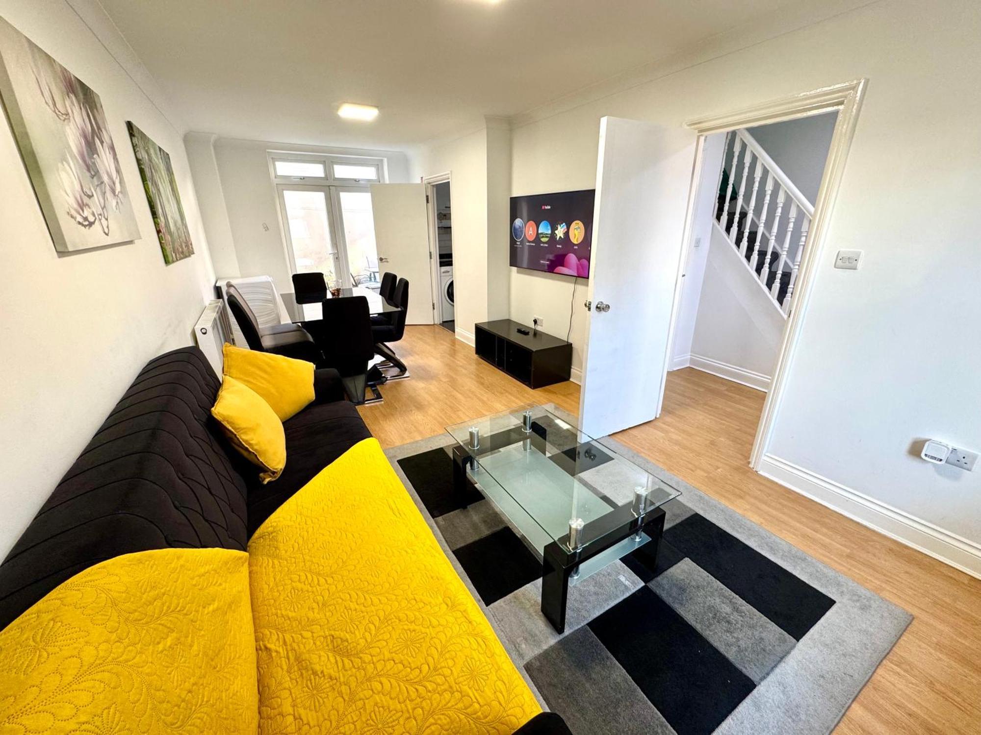 לונדון 3 Bedrooms Spacious House, Separate Reception, 2 Full Bathrooms, Parking, Garden מראה חיצוני תמונה