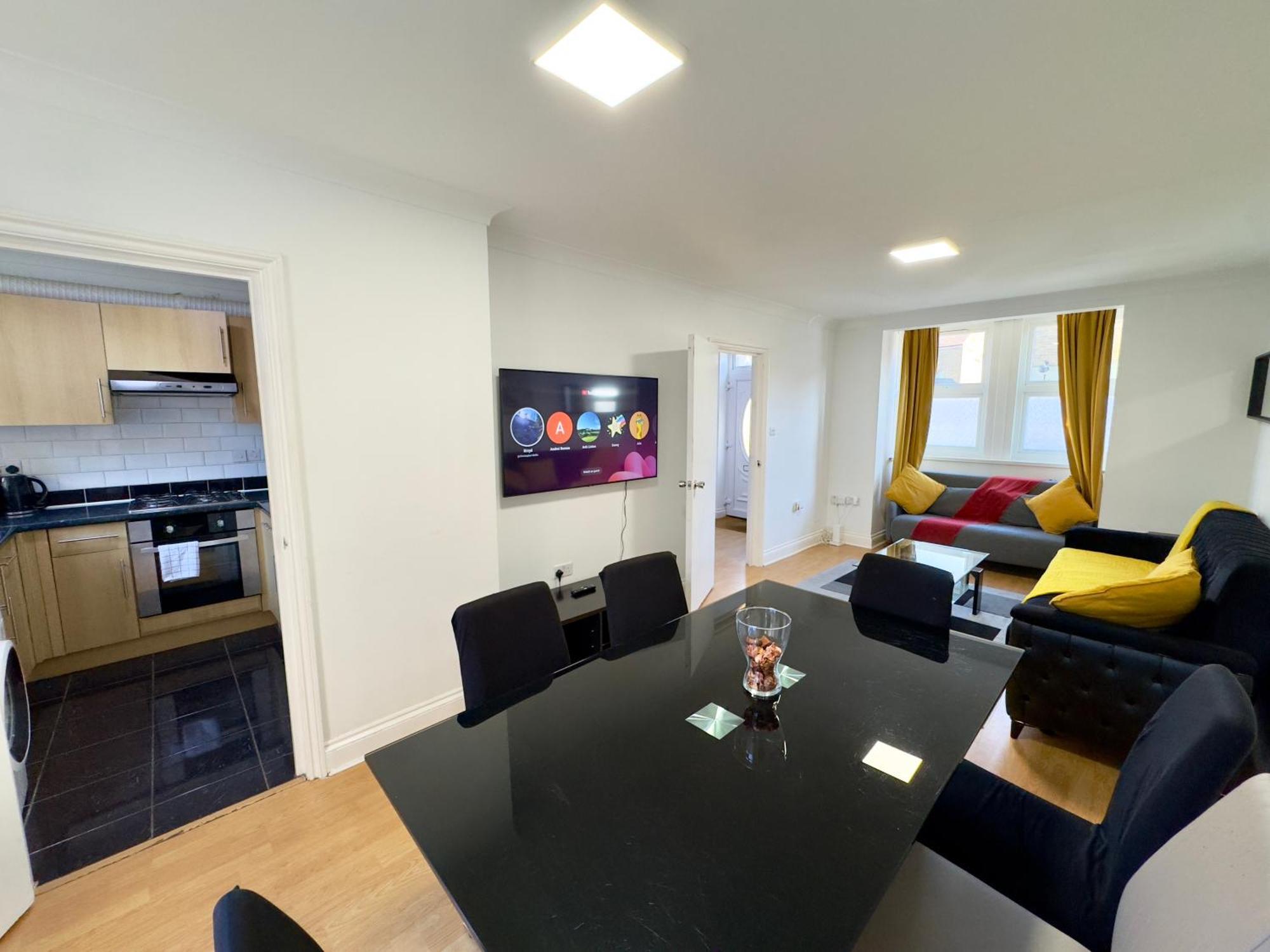 לונדון 3 Bedrooms Spacious House, Separate Reception, 2 Full Bathrooms, Parking, Garden מראה חיצוני תמונה